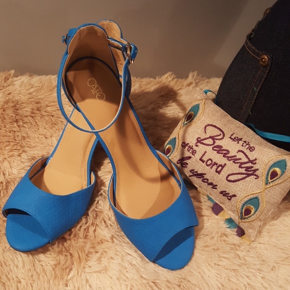 turquoise kitten heels